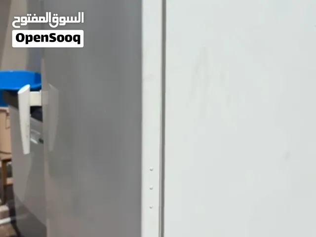 ثلاجة نظيفة