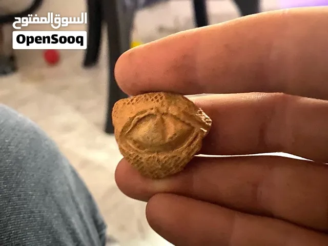 فخار على شكل عين
