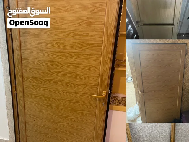للبيع بابين خصوصي ألمنيوم ثقيل كامل مصبوغ صبغ ناري وباب ألمنيوم عادي باحاله نظيفه
