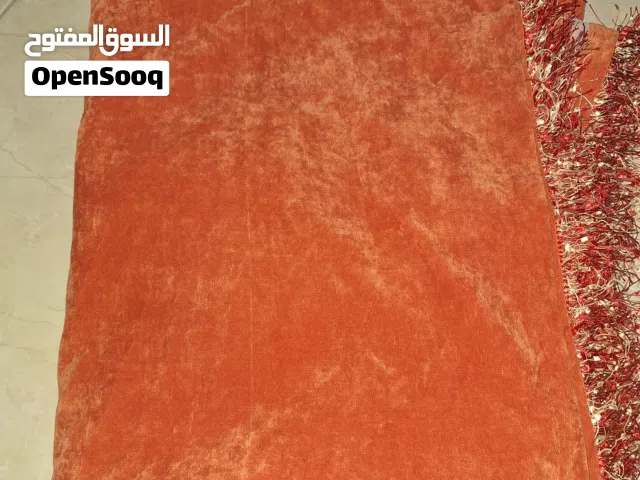 برادي مخمل تقيلة بحالة ممتازة – لون برتقالي أنيق مقاس 220 طول وعرض 192