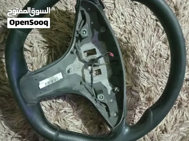 مقود سياره مرسيدس E200 مستعمل ولكنه بحاله ممتازه