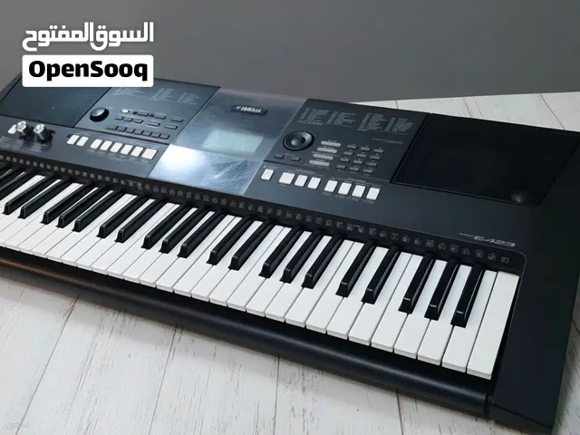 اورغ تعليمي واحترافي Yamaha PSR-E423 بحالة جيدة جدا للبيع مع المحول