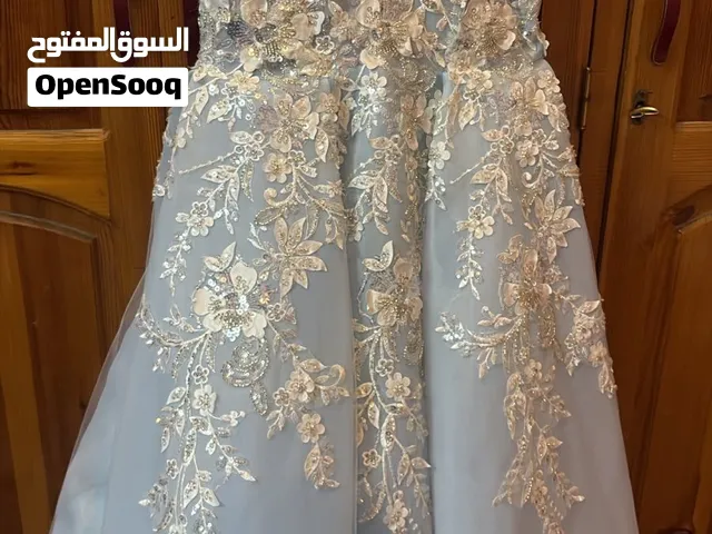 فستان للبيع