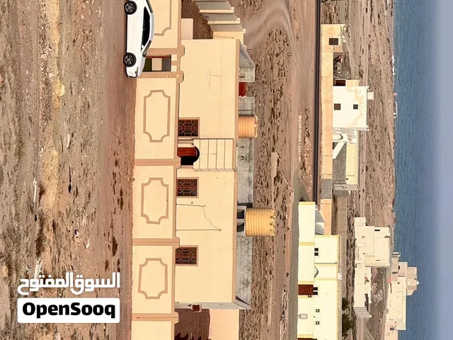 منزل للبيع قرب فندق آتانا والحديقة العآمة بالاشـــــخرة