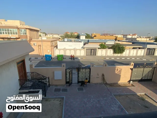 للبيع فيلا فاخرة في الطرفان  أول ساكن  8,000 قدم2  5 غرف ماستر  ملحق خارجي كامل  2,300,000