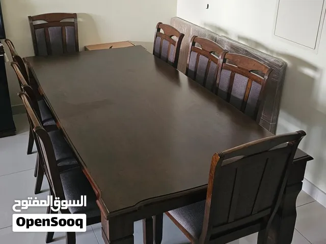 طاولة و كراسي