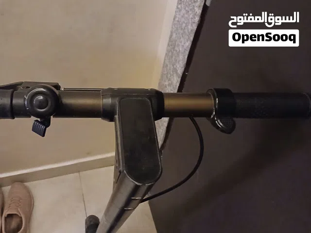سكوتر كهئرباي للبيع مستعمل بدون بطاريه و بدون شاحن سرعته 25