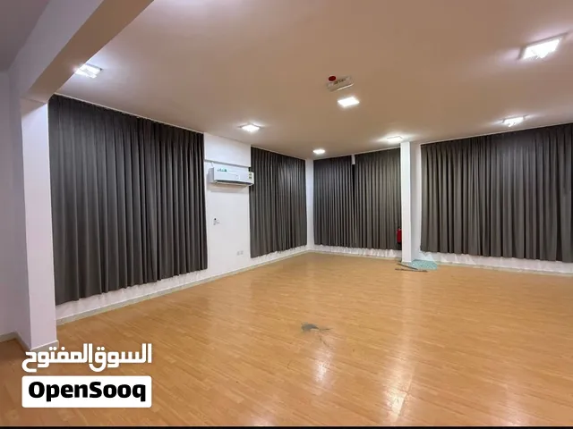 معرض للايجار في العامرات السادسة