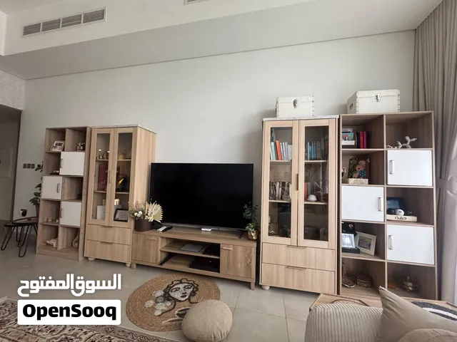 اثاث وحدات تخزين وطاولات للبيع