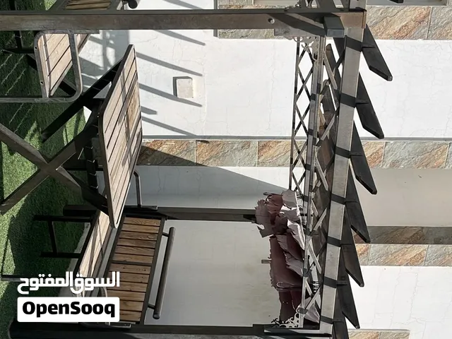 طاوله للجلوس خارج