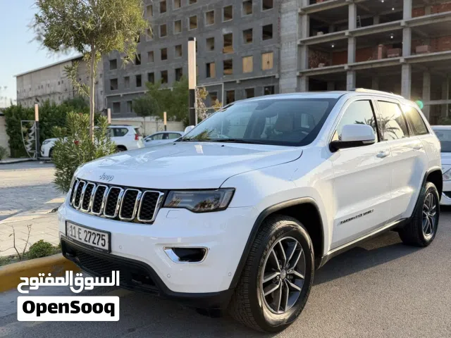 جيب كراند شيروكي 2018 للبيع  خليجية مكفولة كفالة عامة الممشى 39,000 km
