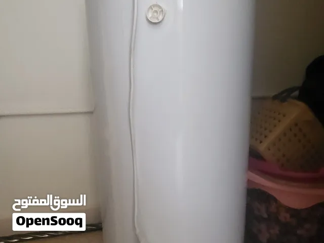 هذا المنتج الظاهر في الصورة هو سخان مياه كهربائي (Chauffe-eau électrique) سعة متوسطة إلى كبيرة،