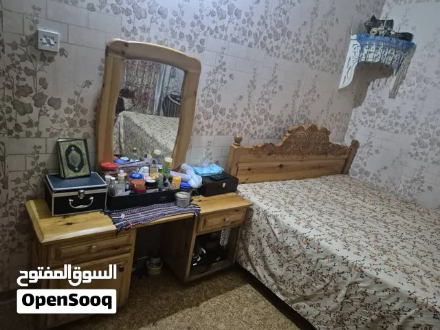 سرير وتسريحه للبيع