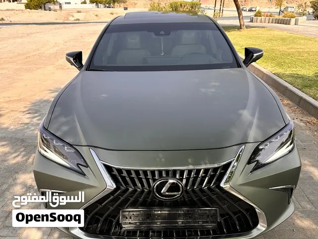 لكزس ES300 لاكشري باللون الاخضر المميز