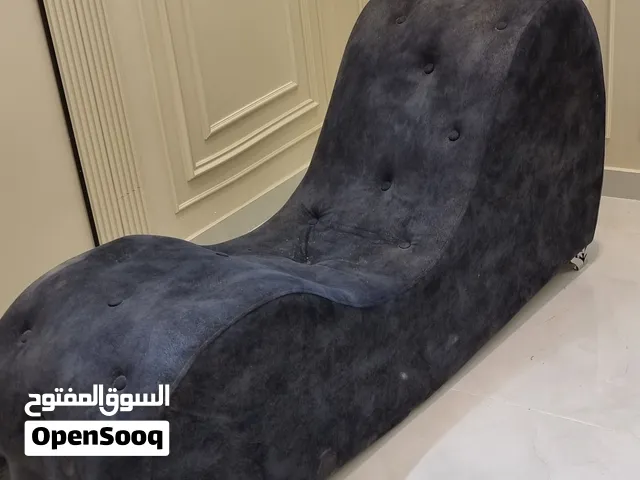 شازلونة قنفة خشب قوي لون نيلي هيكل متين قماش وتر بروف عازل مابيها اي كسر او عيب . للاسفسار راسلنا