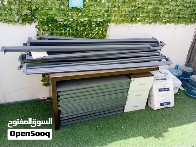 رفوف للبيع