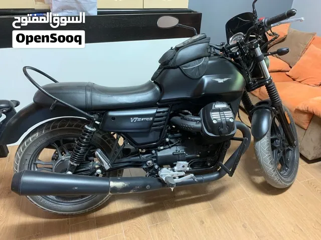 دراجة موتو جوزي Moto Guzzi V7 III Stone بحالة ممتازة