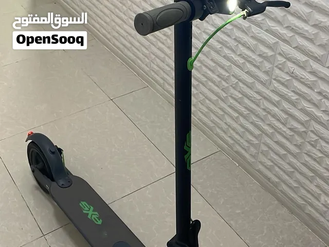 اسكوتر شبه جديد ومافيه ولا مشكله ومع جميع اغراضه يمشي 90