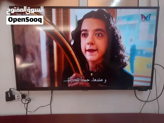 شاشه سامسونج 43 عادي فيها خط رفيع بالنص مش ماثر