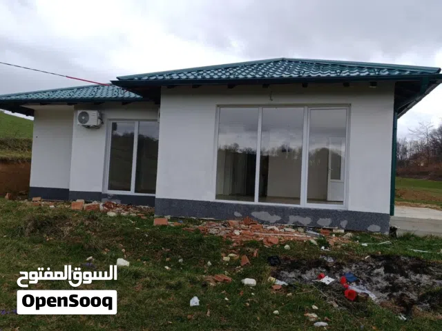 منزل عصري حديث البناء في بريزا، البوسنة.