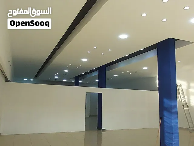 صاله أرضيه للإيجار في الحدائق على الرئيسي مباشرة وسط السنتر