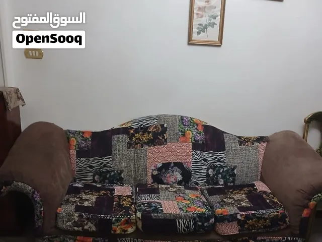 انتريه عباره عن كنتبتين وكرسين