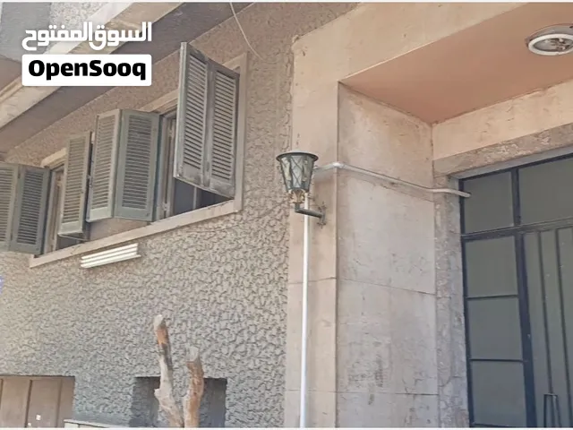 شقة للبيع ميدان الجيزة ( أرضي مرتفع )