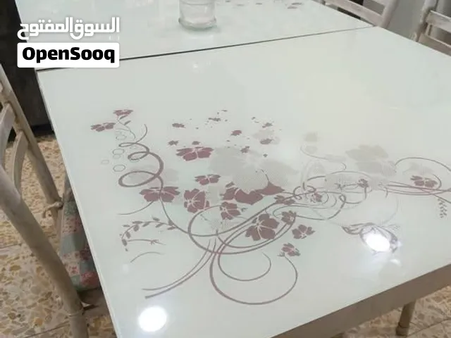 ميز طعام مع 4كراسي