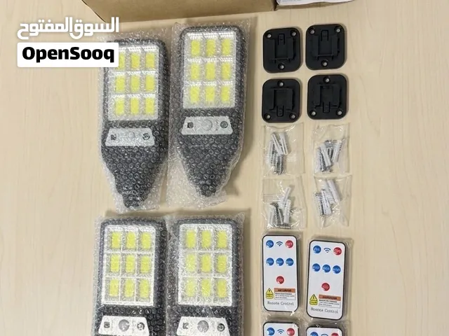 للبيع مصابيح جداريه ذكيه بالطاقة الشمسية مع ريموت والمثبت والمسامير وحساس حركة (جديدة بالكرتون)