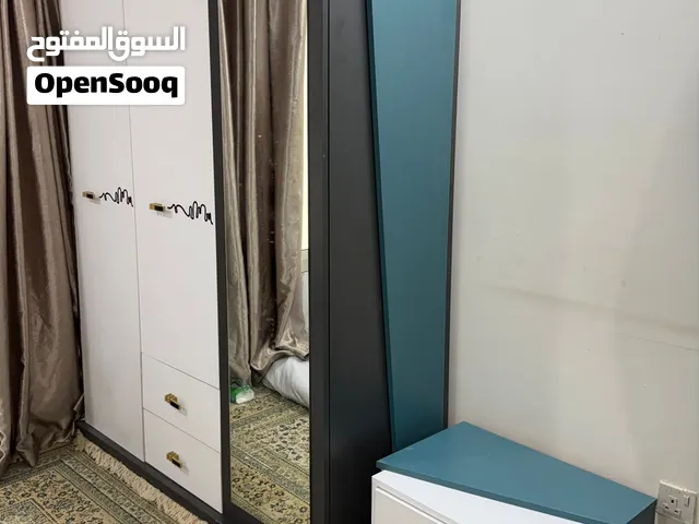غرفه نوم وكرسي