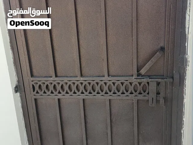 باب حديد للبيع مستعمل ولكن أموره طيبة ممتاز نوع زين