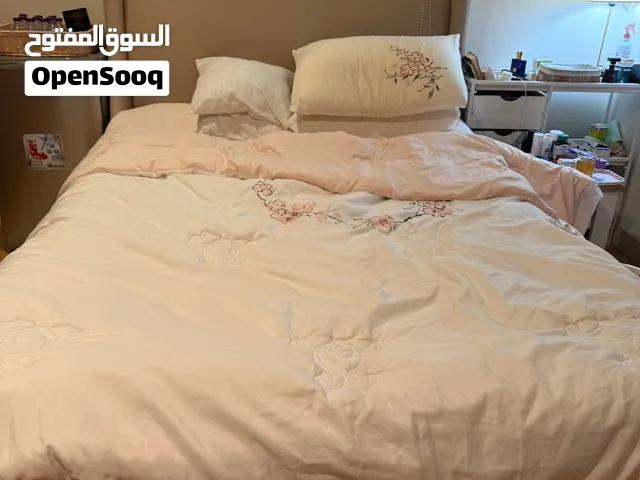 سرير من الجلد