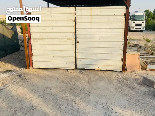 قمرية سياره  لحماية السيارة من اشعة الشمس والظروف الجويه