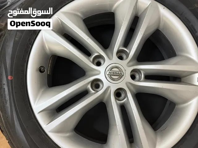 only one tyre with rim R17 for nissan