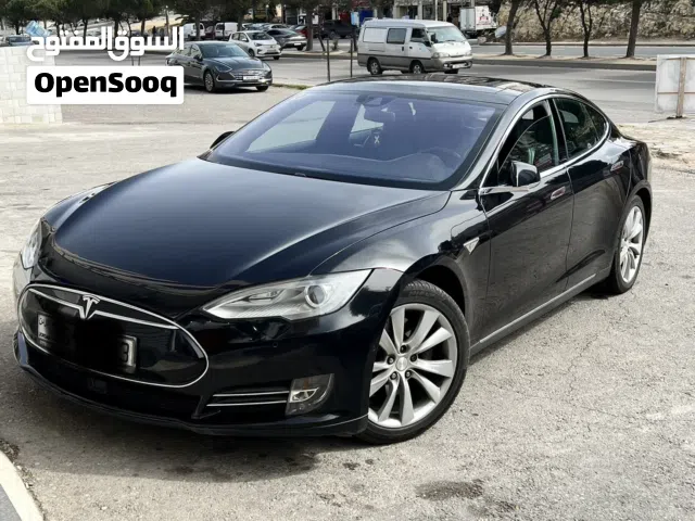 للبيع تيسلا كلين Model S 85Dموديل 2015 - دفع كلي - بحالة الوكالة