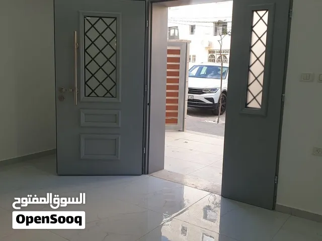 شقة أرضية مميزة للبيع في شارع الكرمل