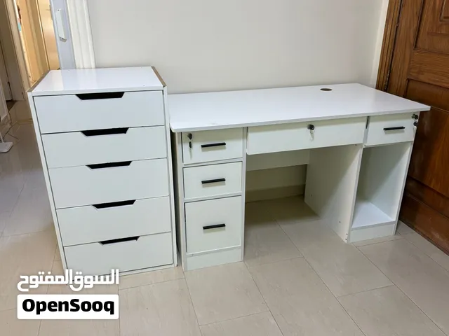 مكتبة و ارفف للدراسة او للعب
