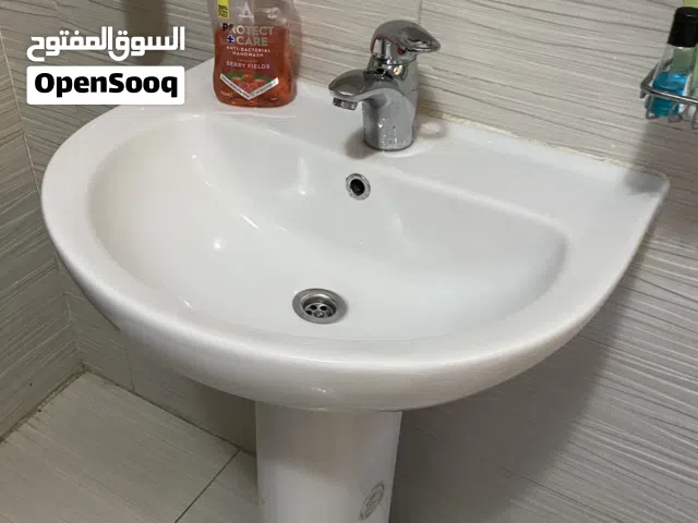حوض حمام أيديال ستاندرد مع الخلاط كالجديد