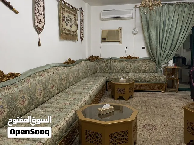 مجلس كامل لأكثر من 20 شخص – قابل للتفاوض  Complete Majlis Set for 20+ People – Negotiable