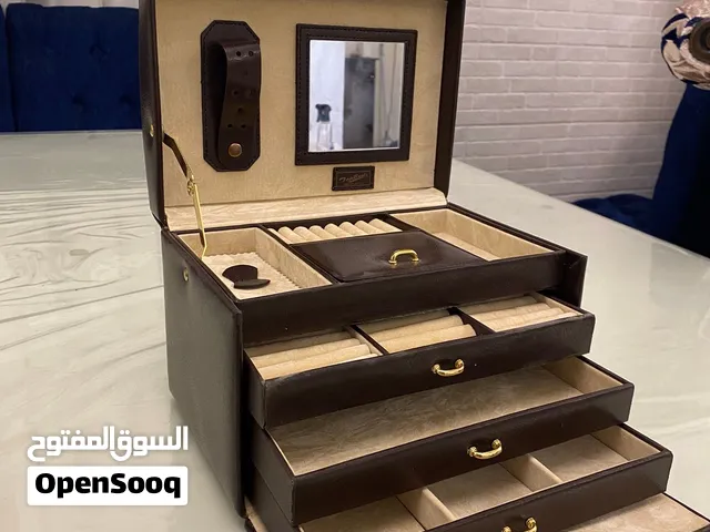 Vintage-style leather jewelry organizer chest - صندوق مجوهرات جلد