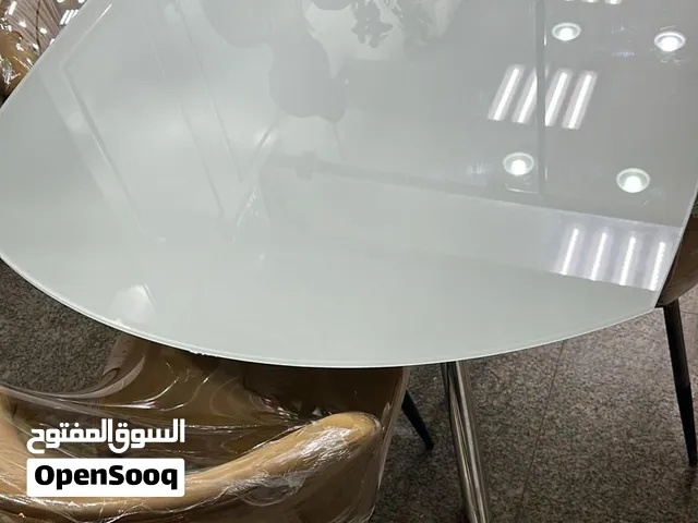 طاولة طعام + اربع كراسي