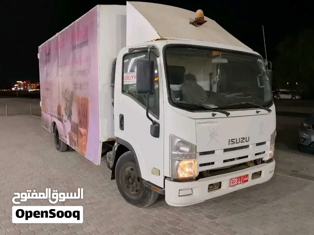 ايسوزو موديل 2017 صبغ الوكالة بدون حوادث كيلومتر 400 الف المكينه العاديه 5غيار 3طن ونص الكريل الطويل