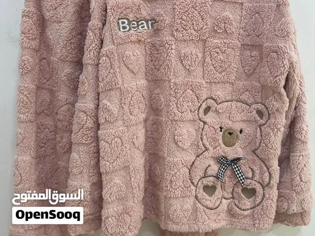 للبيع تركسود شتوي وردي دبدوب  جديد - ما ملبوس