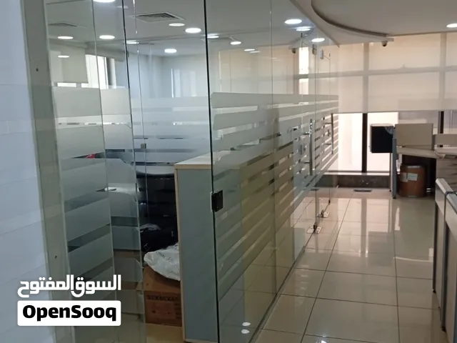 مكتب يصلح لشركات كبرى في منطقة الخامس - موقع استراتيجي REF: 16249