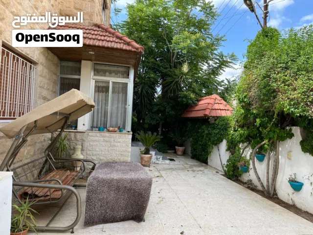 بيت مستقل للايجار بمساحة 320 متر داخلي و320 خارجي ينفع ل(حضانات، دائرة حكومية, مراكز)
