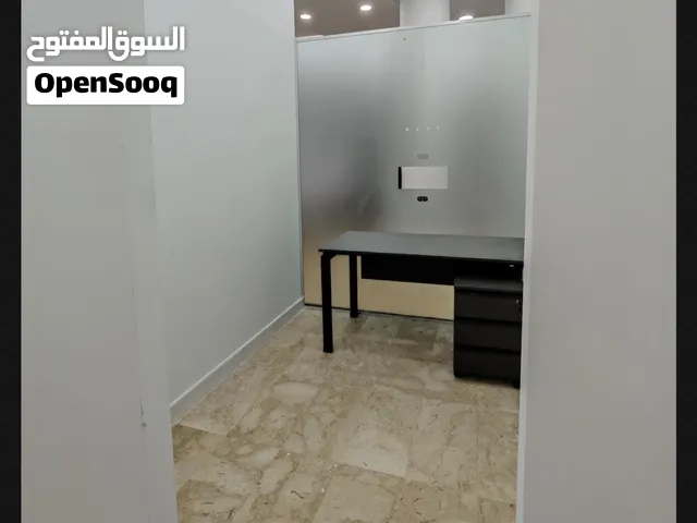 دورين ارصي واول من مبنى تجاري مجهز يكون مكتب صرافة او مصرف او اي شركة خدمية لتواصل فيديو على واتساب