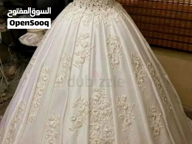 مجموعه كبيره من فساتين الزفاف بيع بسعر أقل من الايجار من الخفيف  الراقي الي الفاخر وثقيل وفخم