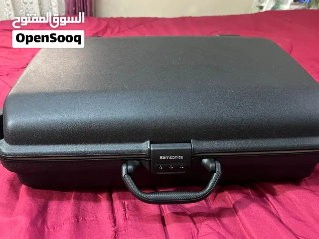 هذه الحقيبة هي من سلسلة Samsonite Oyster  الموديلات الكلاسيكية