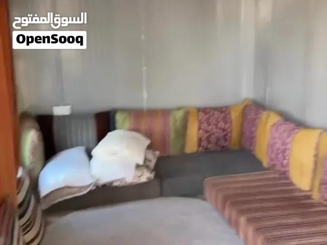 سلام عليكم عندي كرفان محلي للبيع طالب فيه 12500 وقابل للتفاوض