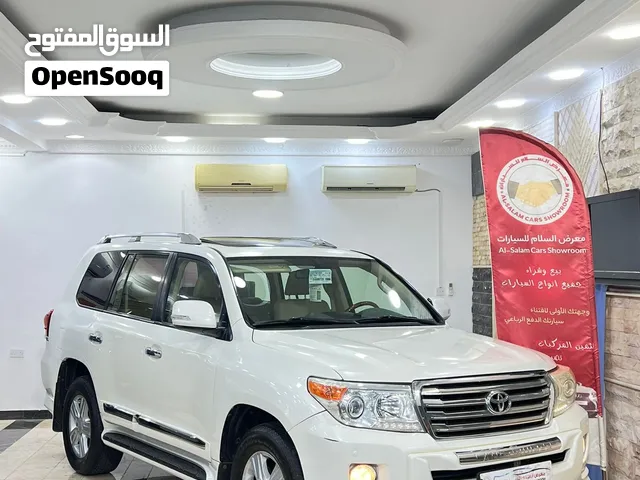 لاندكروزر GXR V8 رقم واحد 2014 خليجي نظيف بحاله ممتازه